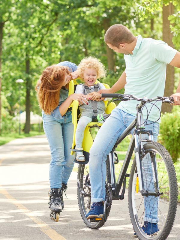 bici con silla para niños excursion en familia por denia con vistas espectaculares