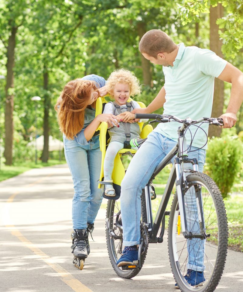 bici con silla para niños excursion en familia por denia con vistas espectaculares